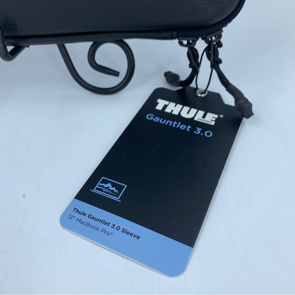 Thule Sweden gauntlet 3.0 sleeve FITS 13 inch MacBook Pro black NEW - Picture 3 of 10